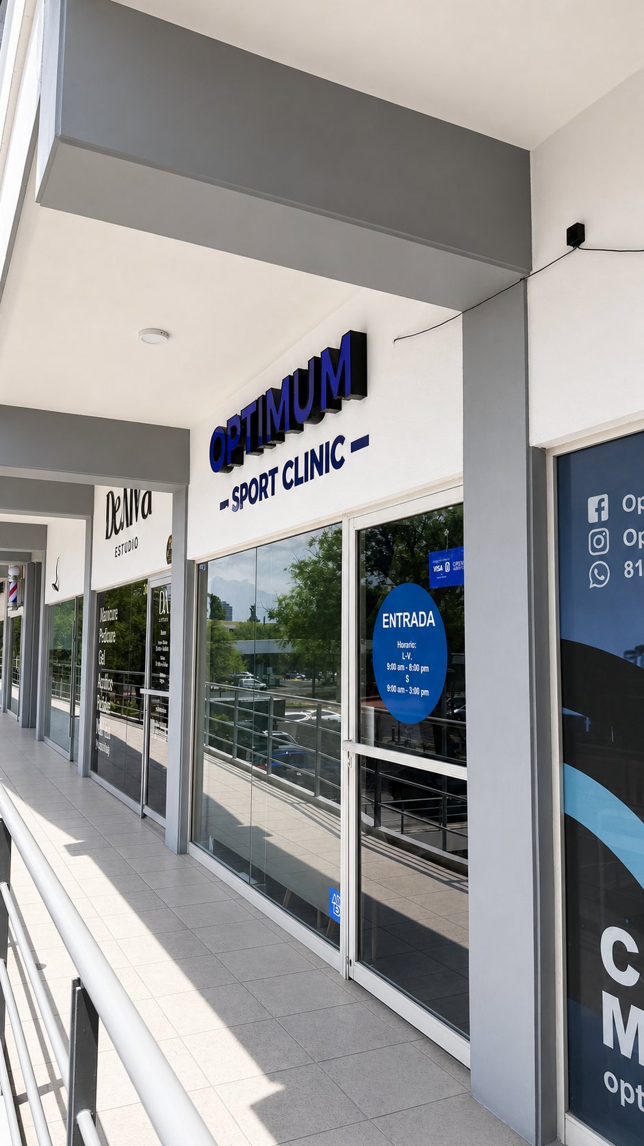 Entrada de Optimum Sport Clinic en Plaza Mississippi