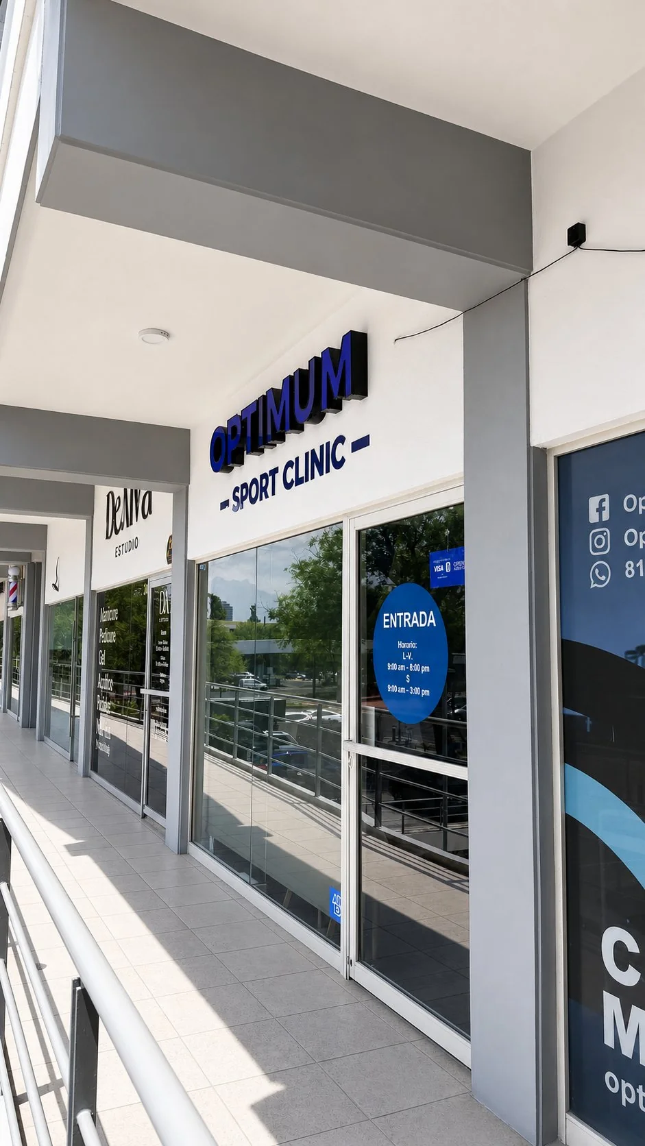 Entrada de Optimum Sport Clinic en Plaza Mississippi
